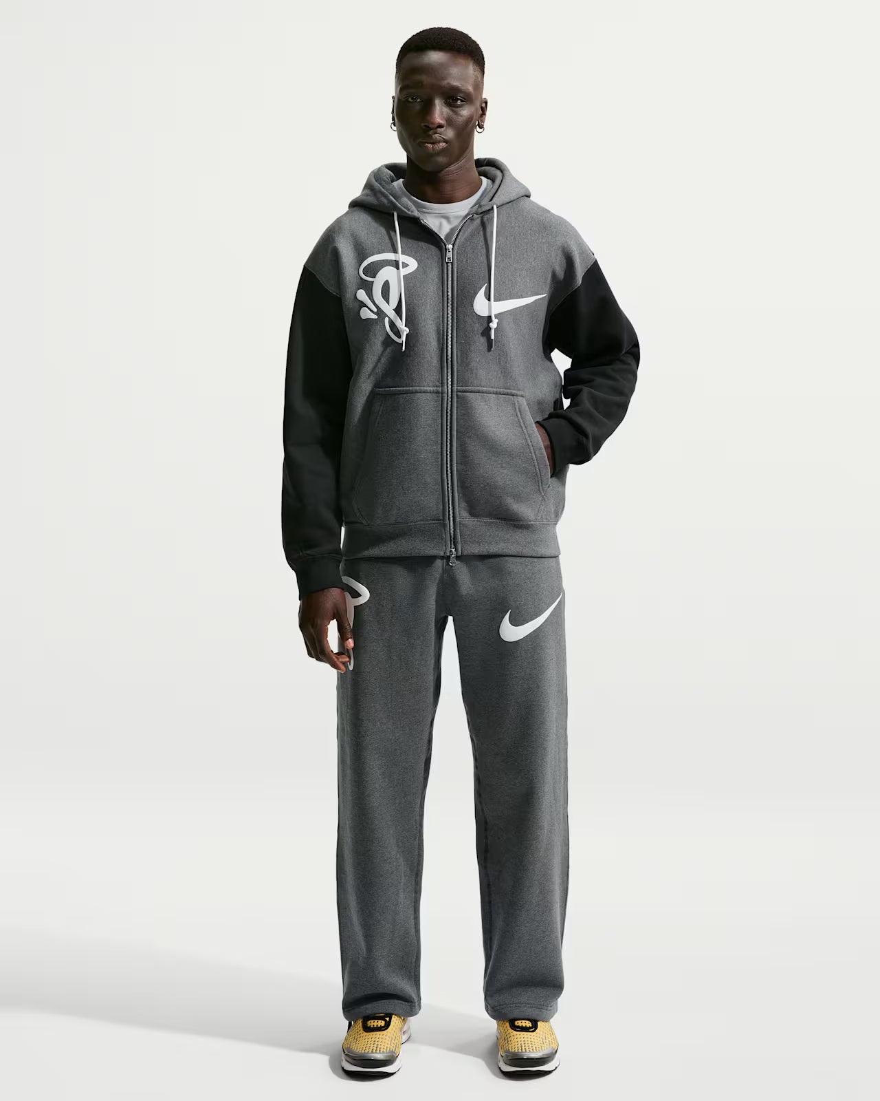 Nike Solo Swoosh x Syna Felpa in fleece con cappuccio