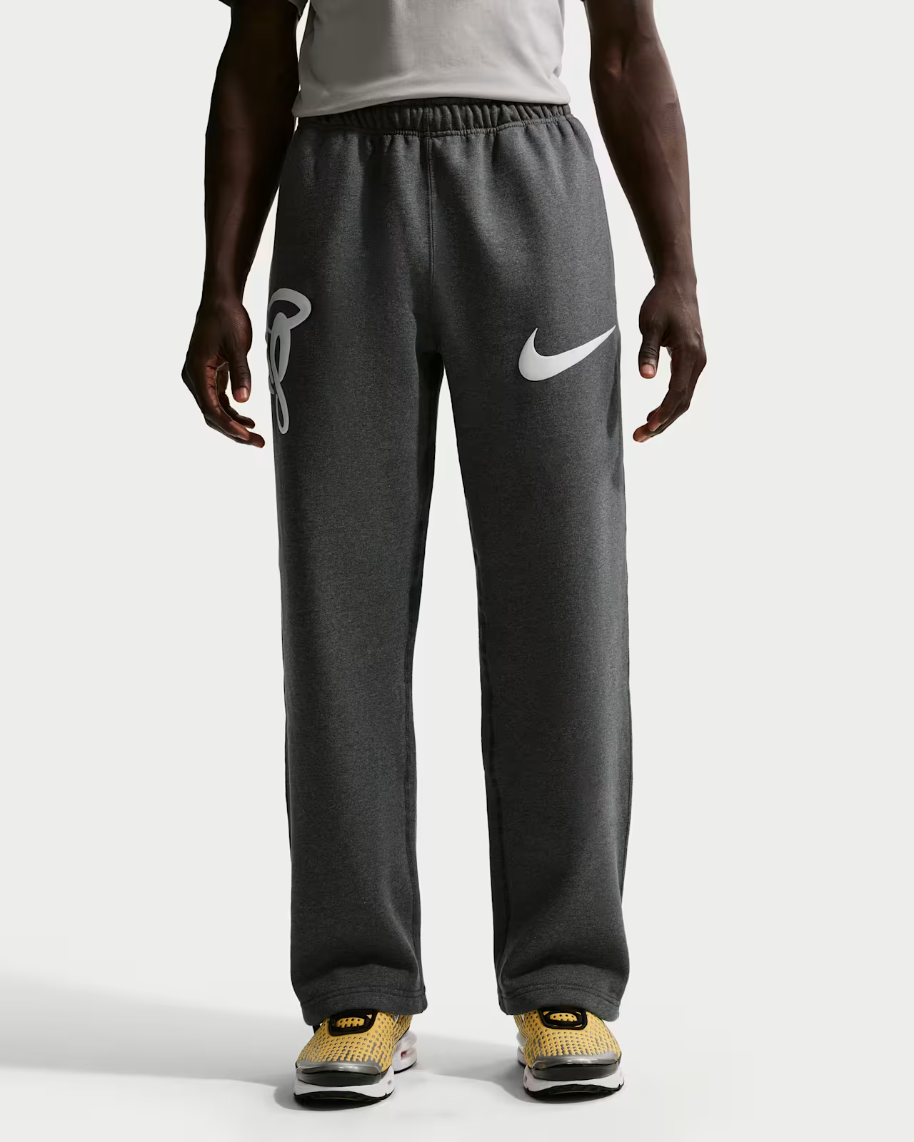 Nike Solo Swoosh x Syna Pantaloni in fleece